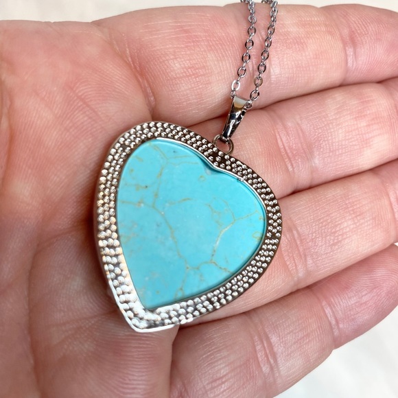 ⭐️SALE⭐️ Turquoise Colored Heart & Rose Stone Necklace 18" ~ Brand New - Picture 7 of 8